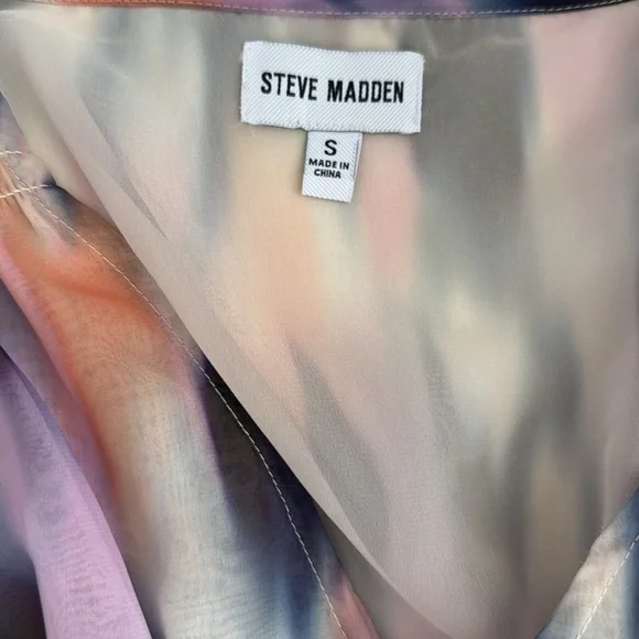 Steve Madden Printed Puff Sleeve Top Women’s Size Small. Never worn. - Picture 3 of 5